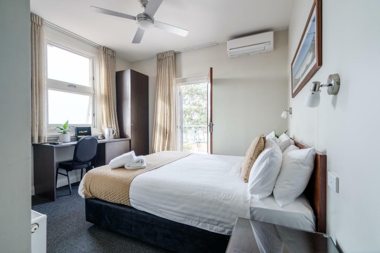 Huskisson Hotel Exterior photo
